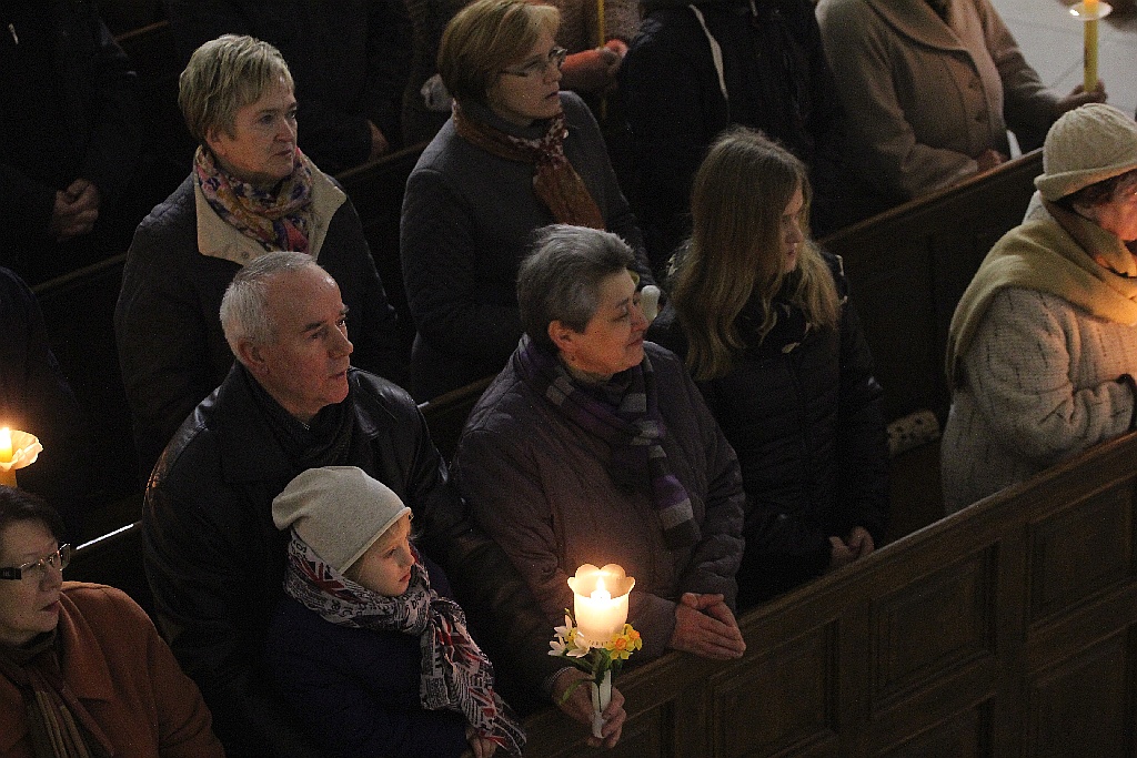 Liturgia Wigilii Paschalnej z procesją rezurekcyjną