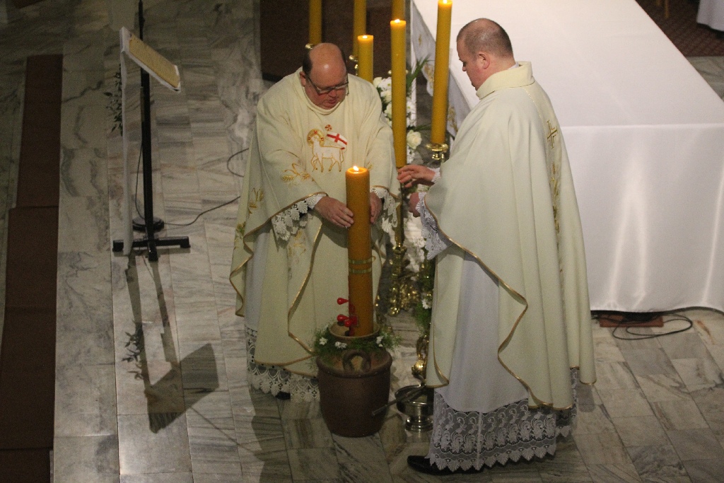 Liturgia Wigilii Paschalnej z procesją rezurekcyjną