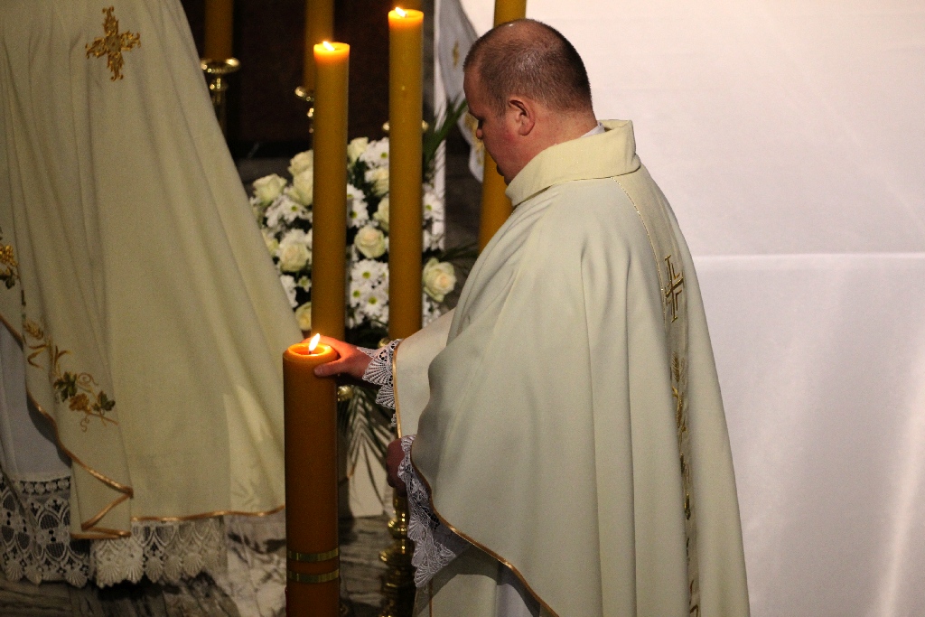 Liturgia Wigilii Paschalnej z procesją rezurekcyjną