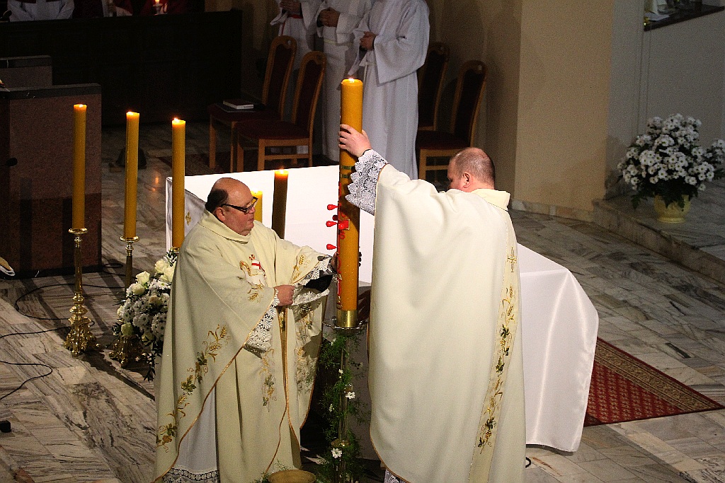 Liturgia Wigilii Paschalnej z procesją rezurekcyjną
