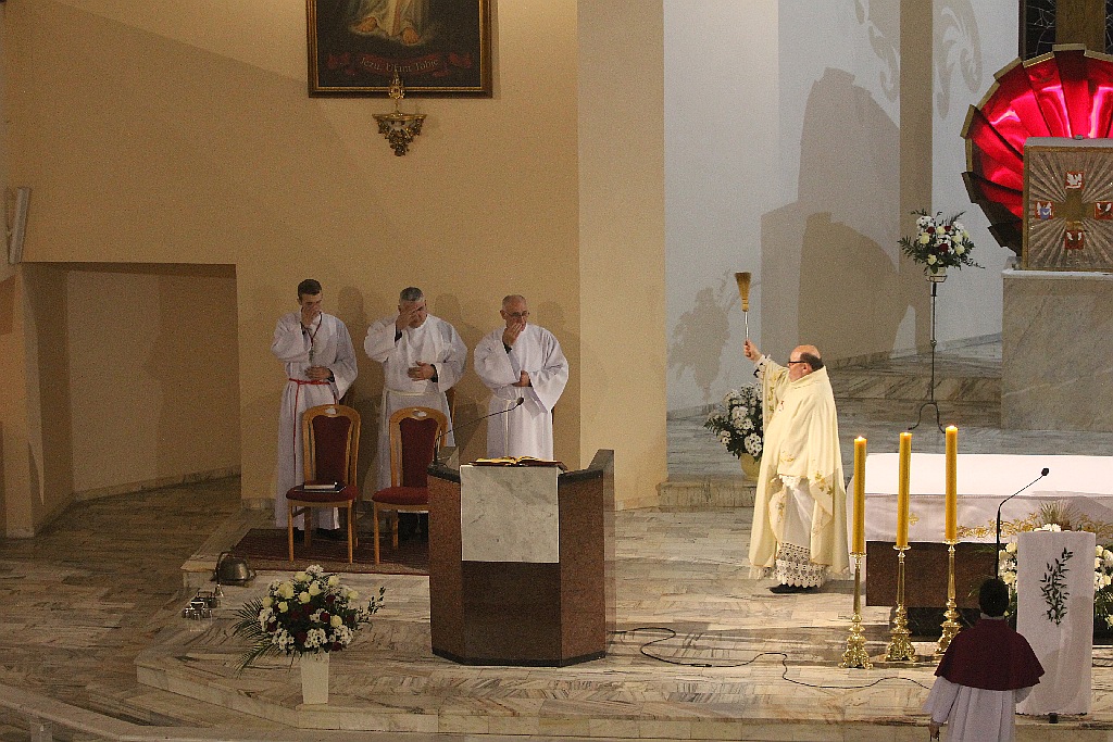 Liturgia Wigilii Paschalnej z procesją rezurekcyjną