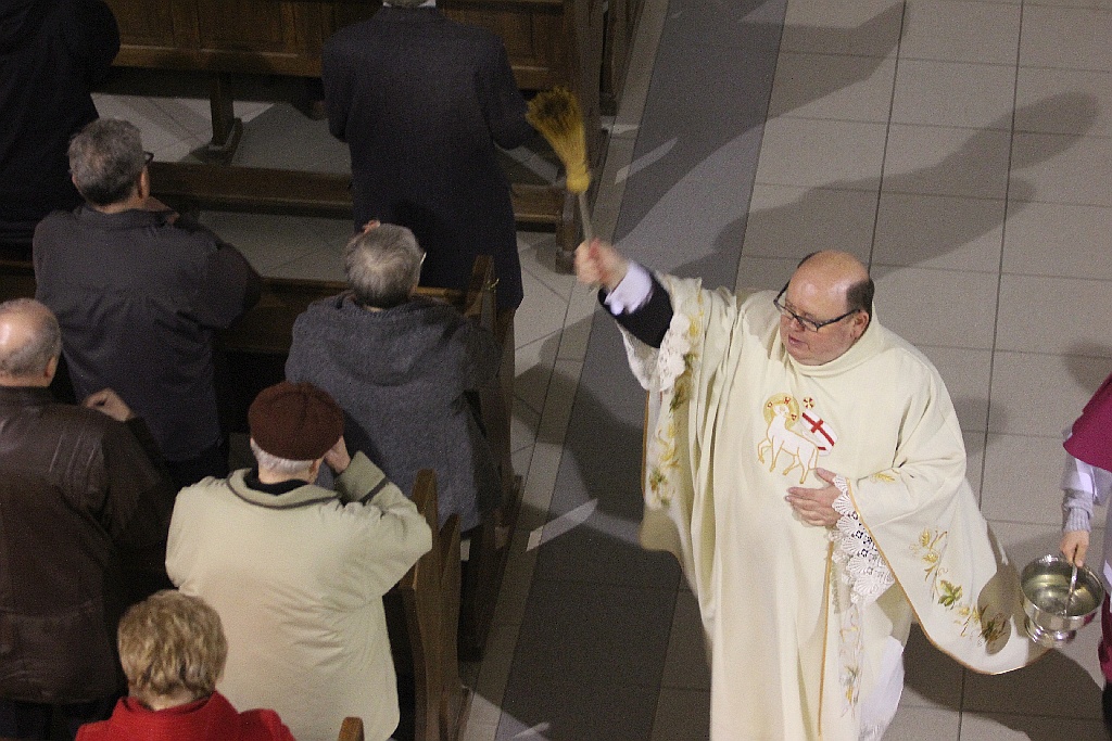Liturgia Wigilii Paschalnej z procesją rezurekcyjną