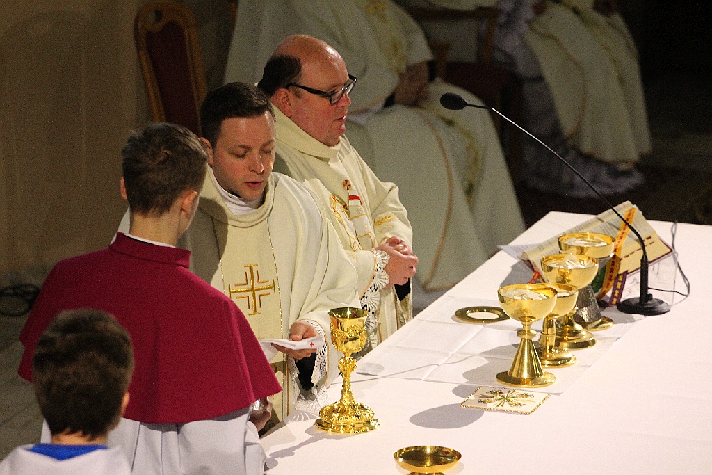 Liturgia Wigilii Paschalnej z procesją rezurekcyjną