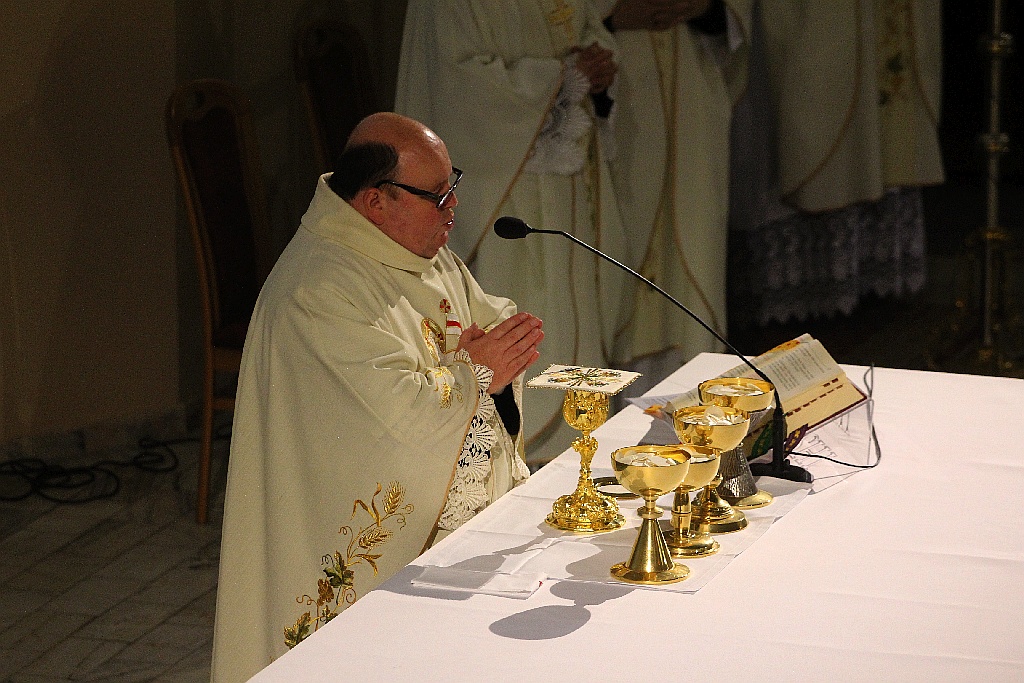Liturgia Wigilii Paschalnej z procesją rezurekcyjną