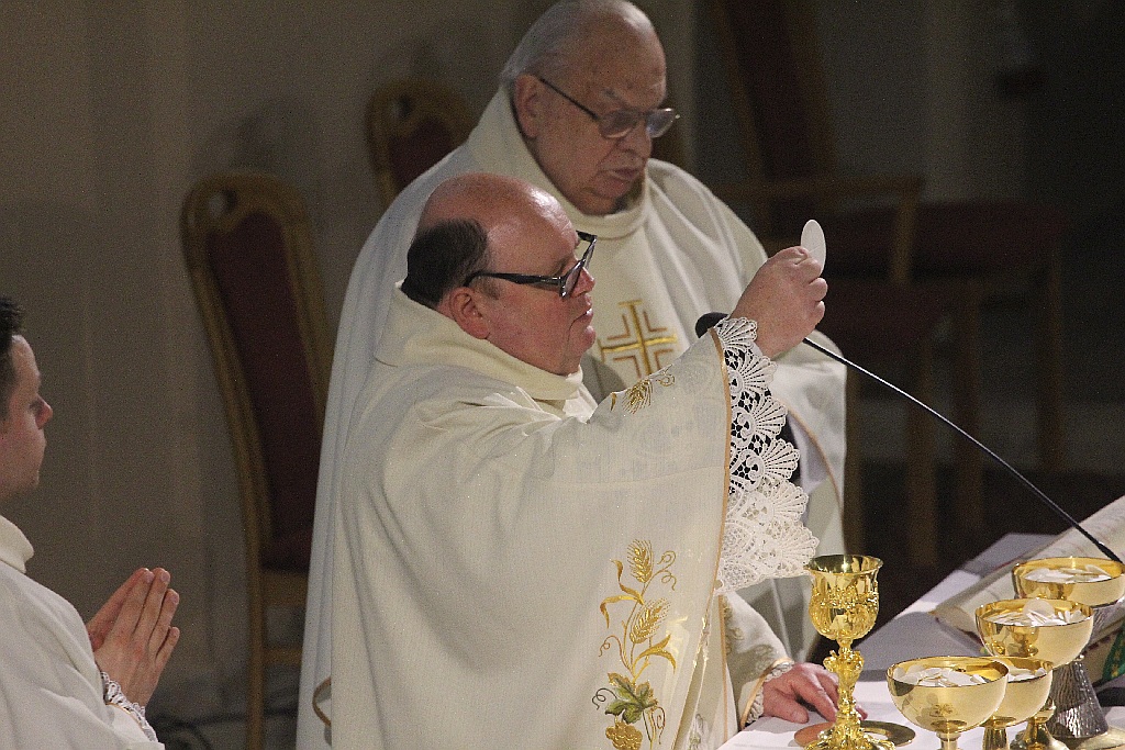 Liturgia Wigilii Paschalnej z procesją rezurekcyjną