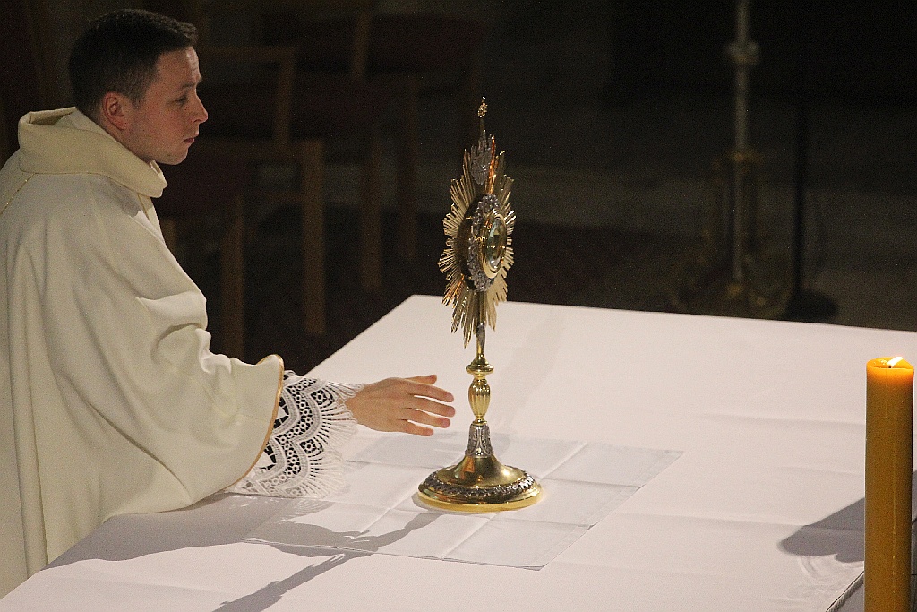 Liturgia Wigilii Paschalnej z procesją rezurekcyjną
