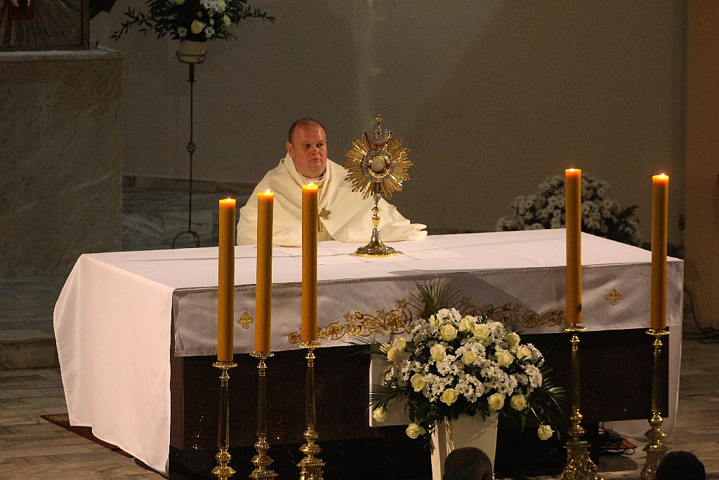 Liturgia Wigilii Paschalnej z procesją rezurekcyjną