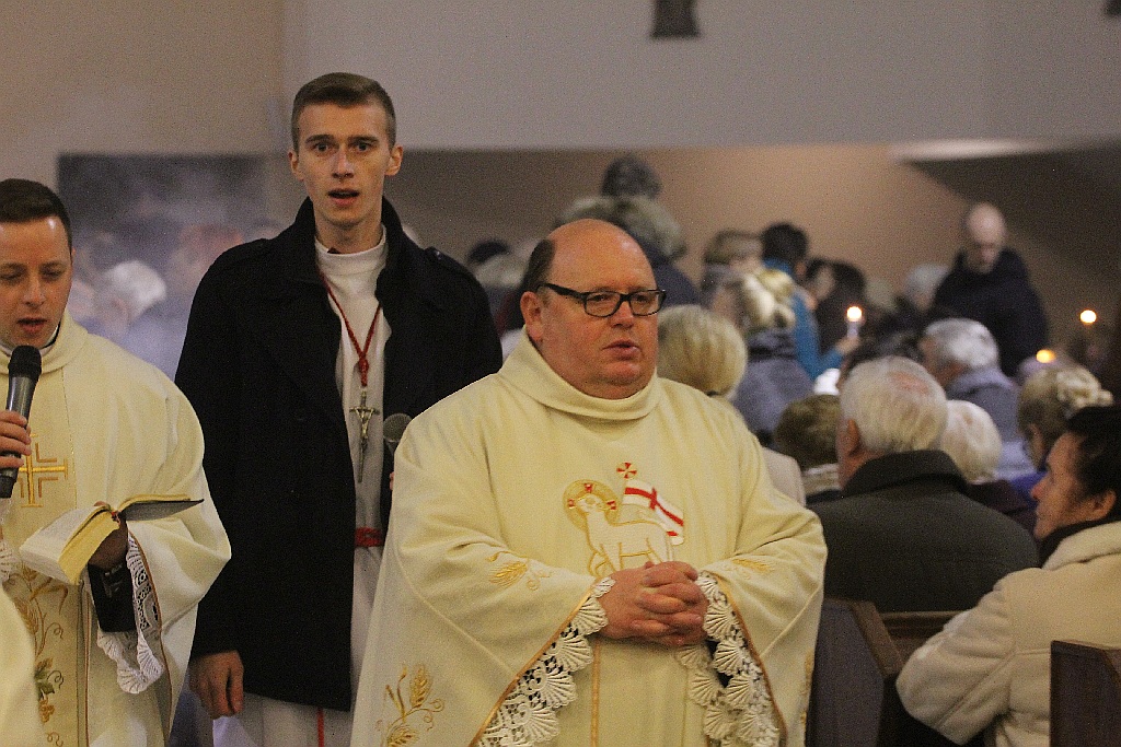 Liturgia Wigilii Paschalnej z procesją rezurekcyjną