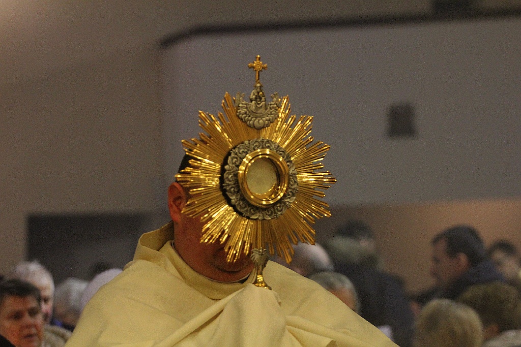 Liturgia Wigilii Paschalnej z procesją rezurekcyjną