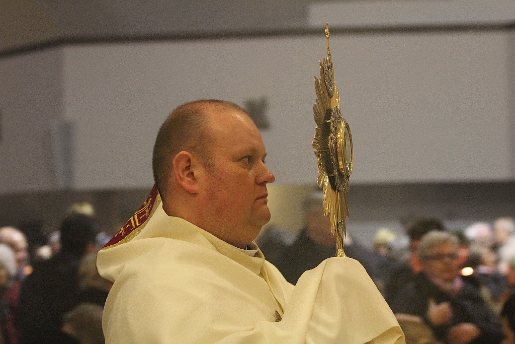 Liturgia Wigilii Paschalnej z procesją rezurekcyjną