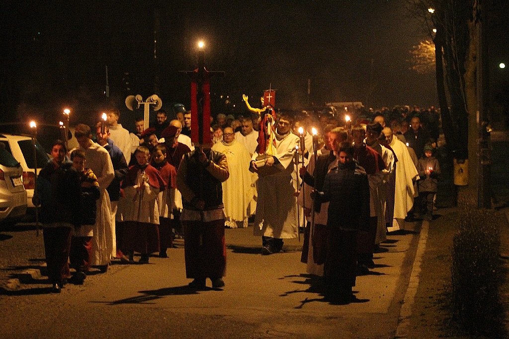 Liturgia Wigilii Paschalnej z procesją rezurekcyjną
