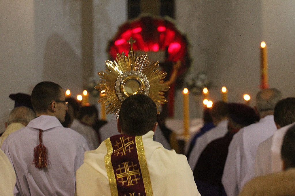 Liturgia Wigilii Paschalnej z procesją rezurekcyjną
