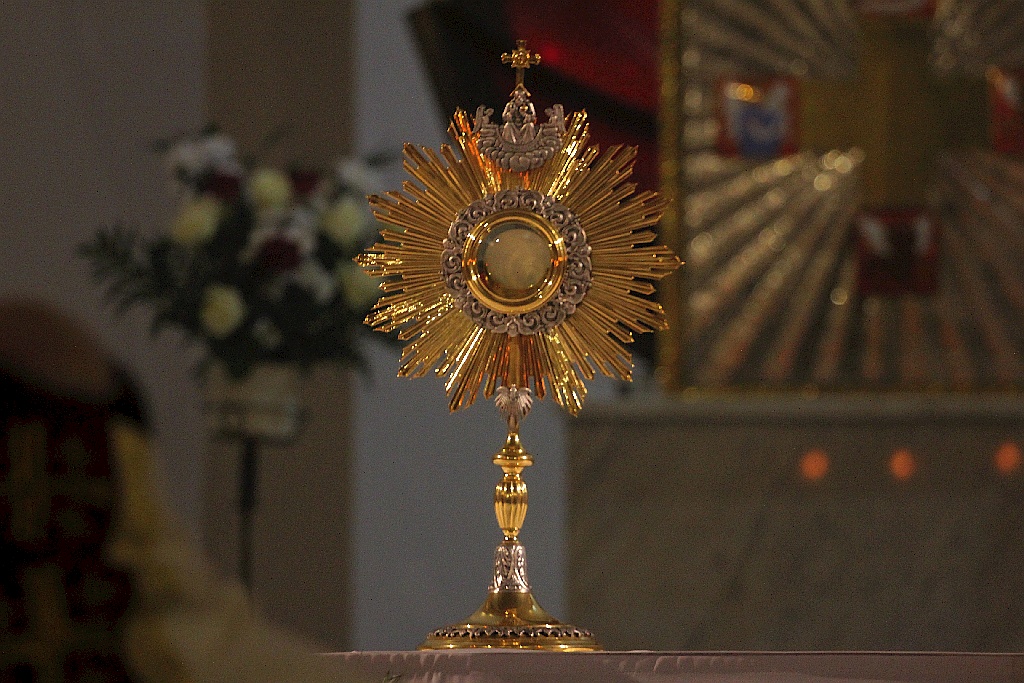 Liturgia Wigilii Paschalnej z procesją rezurekcyjną
