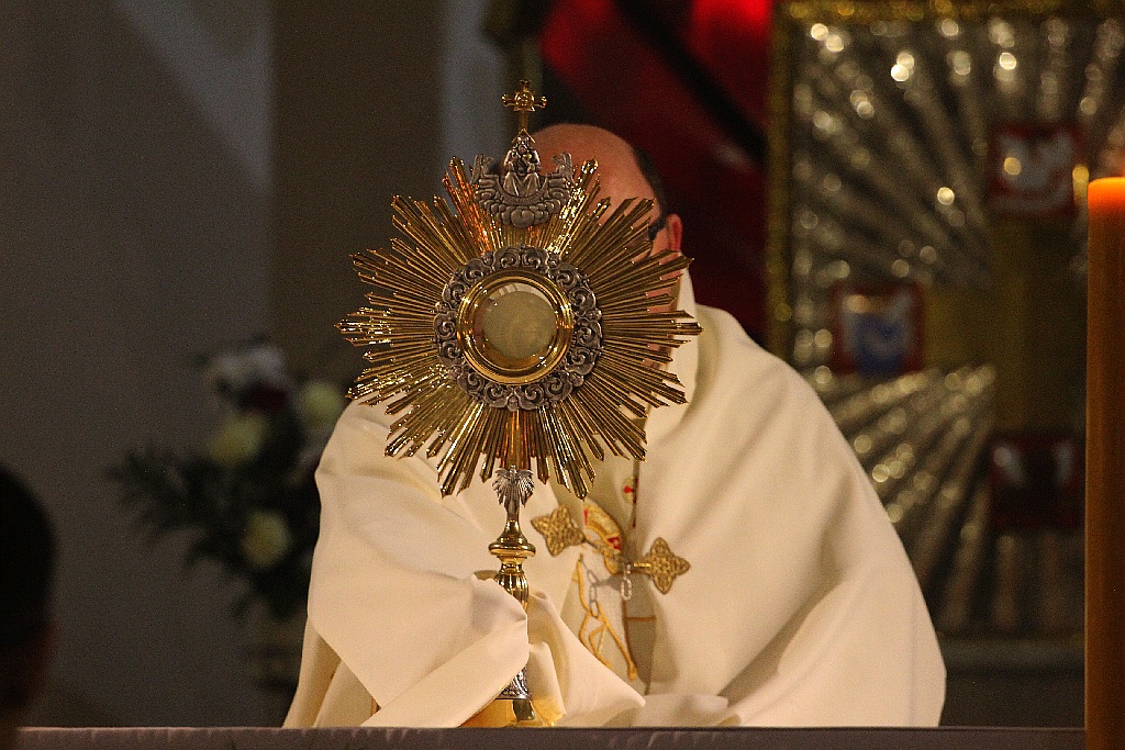 Liturgia Wigilii Paschalnej z procesją rezurekcyjną