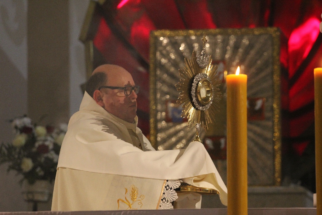 Liturgia Wigilii Paschalnej z procesją rezurekcyjną