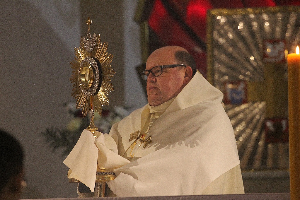 Liturgia Wigilii Paschalnej z procesją rezurekcyjną