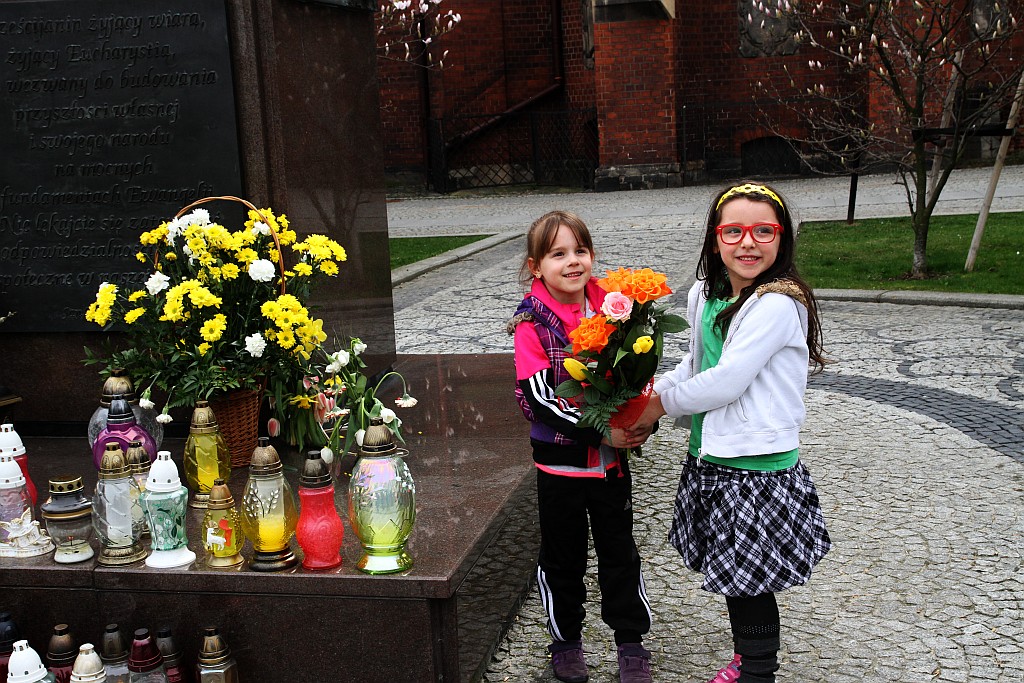 Złożyli kwiaty w 11. rocznicę śmierci papieża Polaka