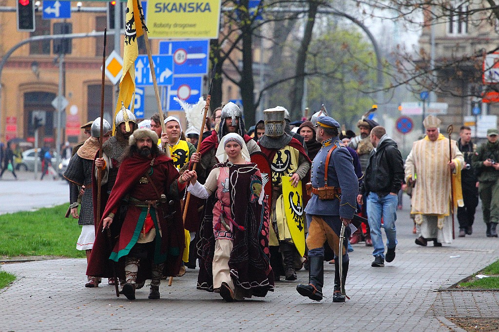 Chrzest Polski przed katedrą św. Piotra i Pawła w Legnicy