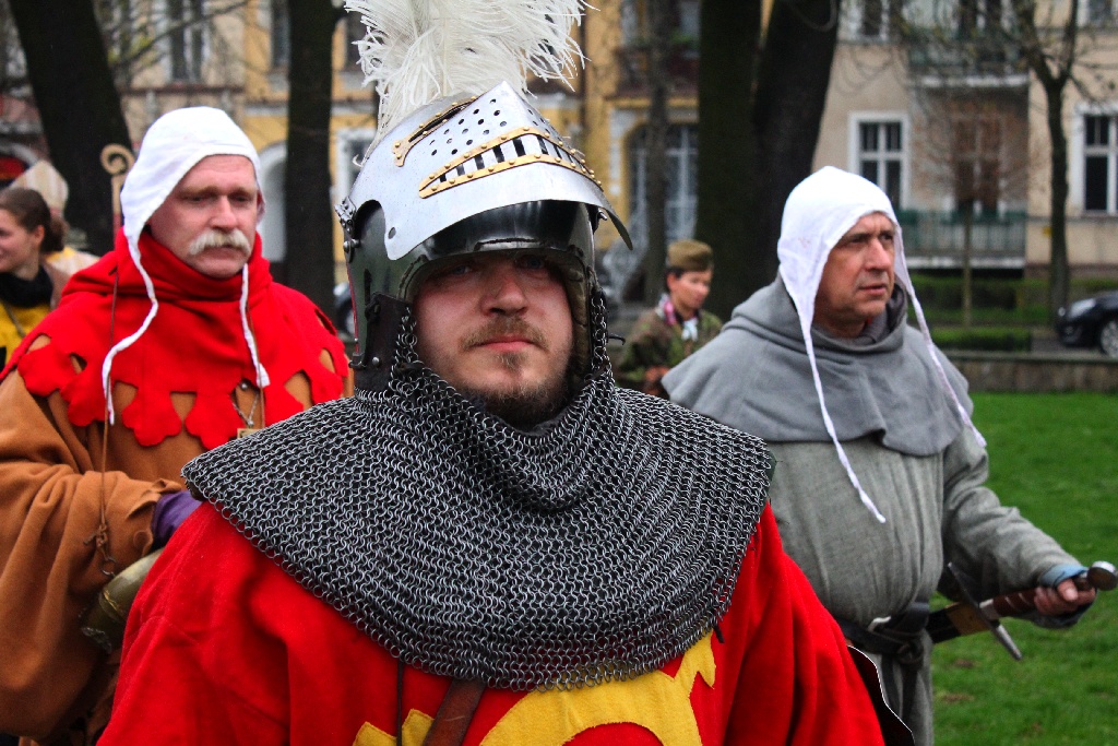 Chrzest Polski przed katedrą św. Piotra i Pawła w Legnicy