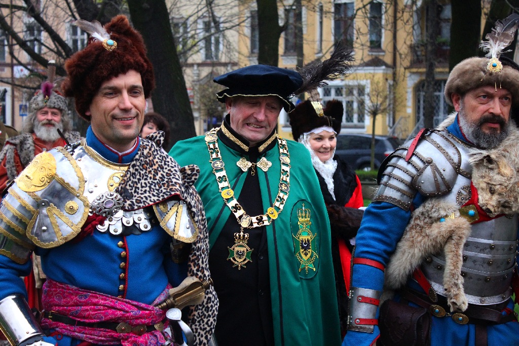 Chrzest Polski przed katedrą św. Piotra i Pawła w Legnicy