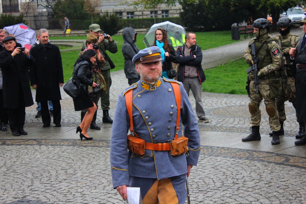 Chrzest Polski przed katedrą św. Piotra i Pawła w Legnicy