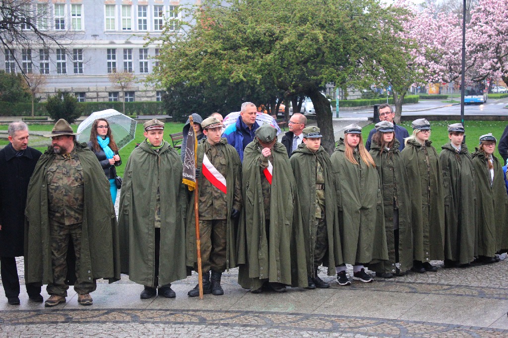 Chrzest Polski przed katedrą św. Piotra i Pawła w Legnicy