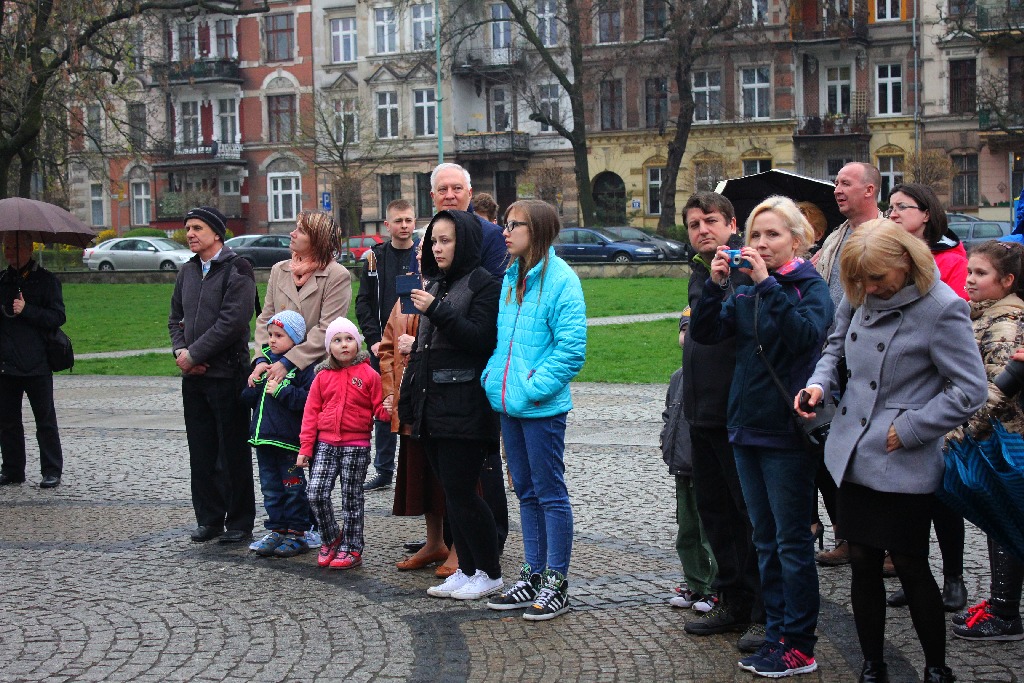 Chrzest Polski przed katedrą św. Piotra i Pawła w Legnicy