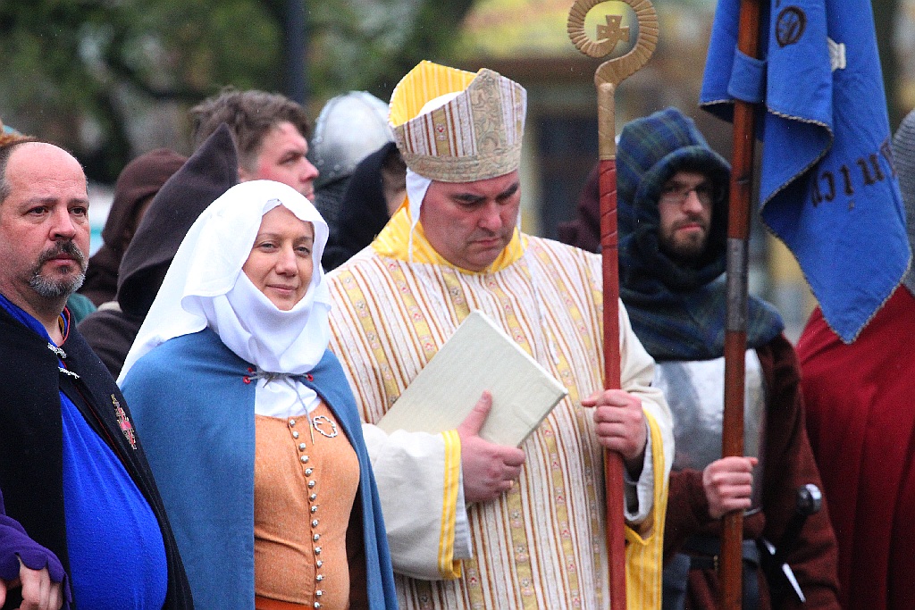Chrzest Polski przed katedrą św. Piotra i Pawła w Legnicy