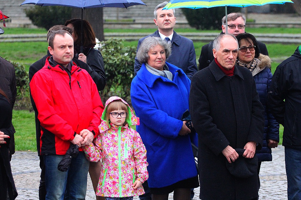 Chrzest Polski przed katedrą św. Piotra i Pawła w Legnicy