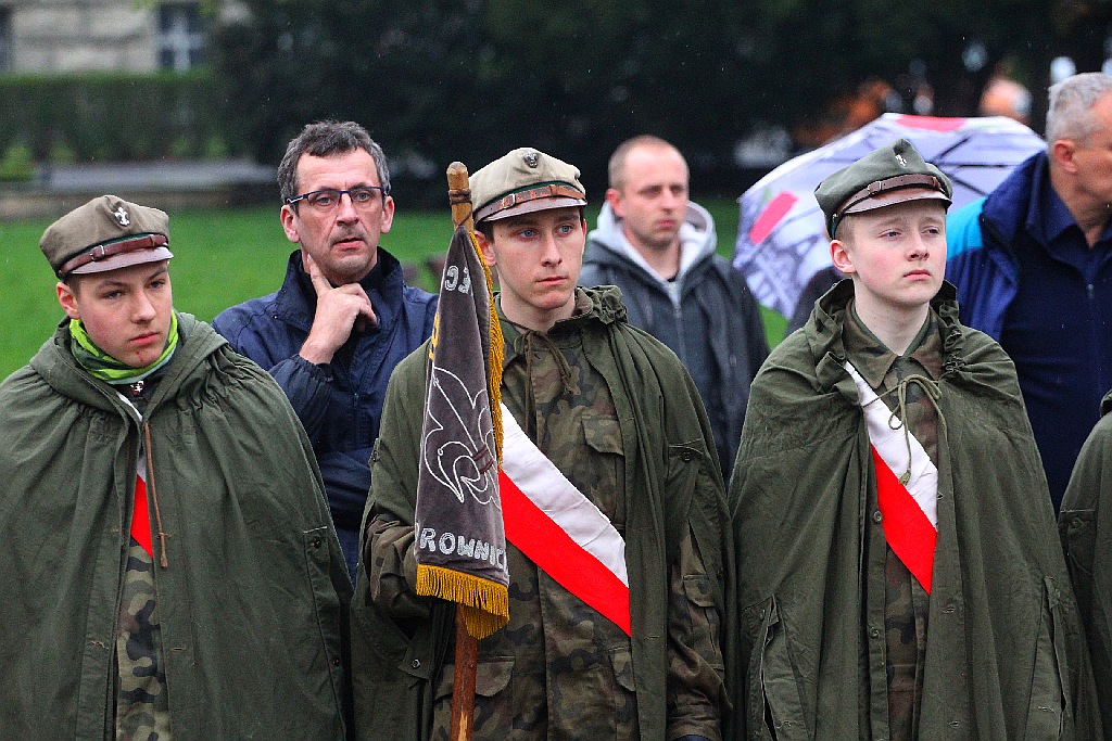 Chrzest Polski przed katedrą św. Piotra i Pawła w Legnicy