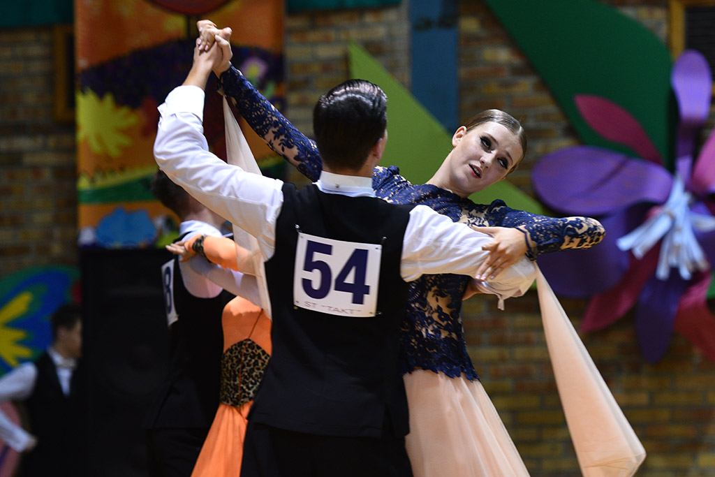 W hali sportowej przy ul. Lotniczej tańczyły pary z całej Polski