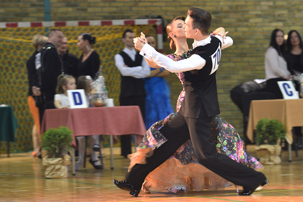 W hali sportowej przy ul. Lotniczej tańczyły pary z całej Polski