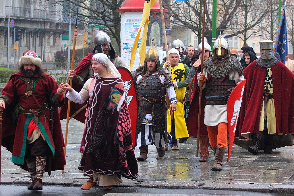 Chrzest Polski przed katedrą św. Piotra i Pawła w Legnicy