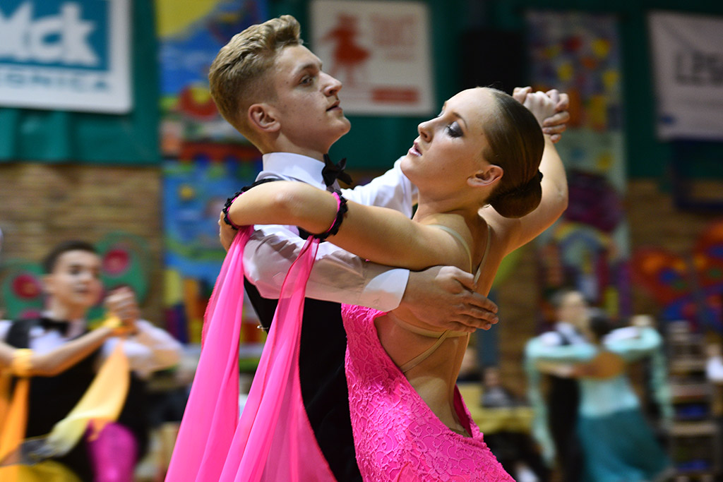 W hali sportowej przy ul. Lotniczej tańczyły pary z całej Polski