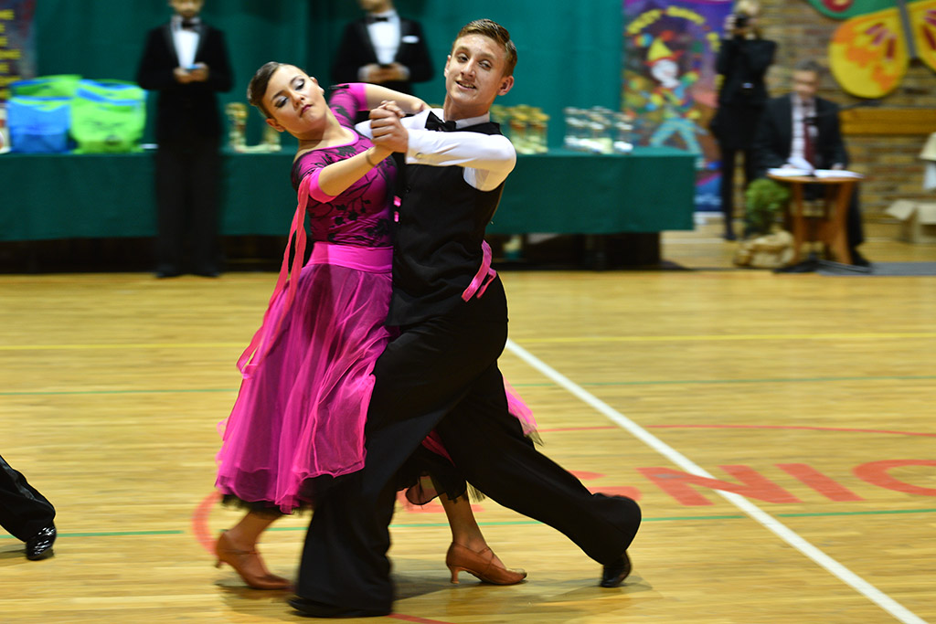 W hali sportowej przy ul. Lotniczej tańczyły pary z całej Polski