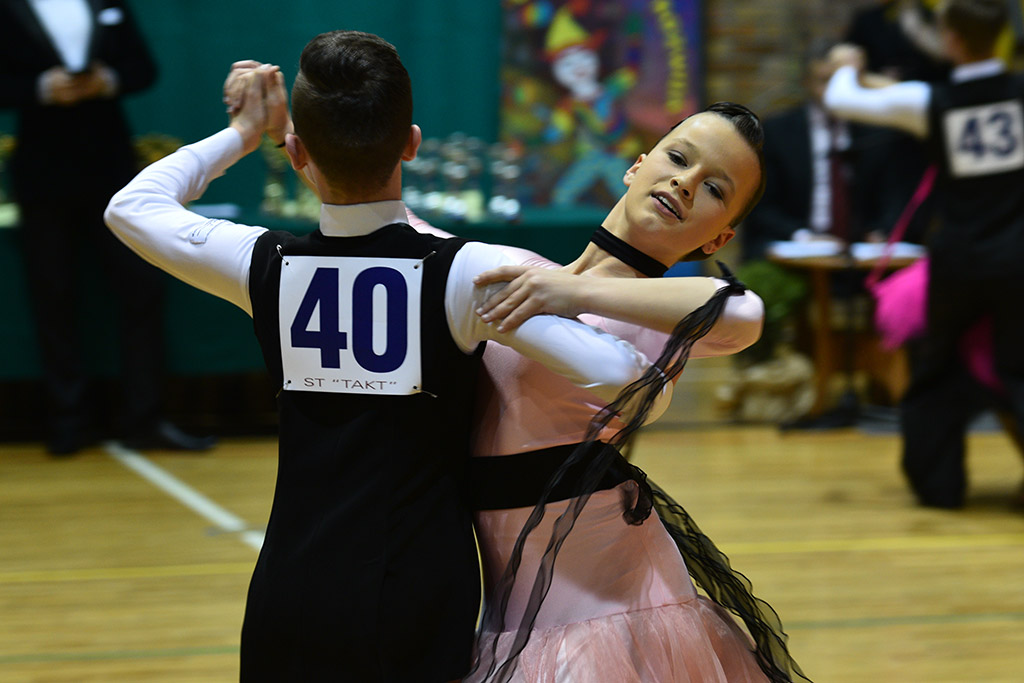 W hali sportowej przy ul. Lotniczej tańczyły pary z całej Polski