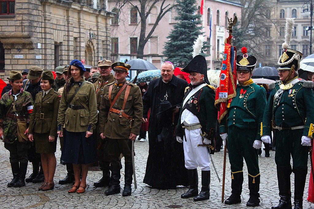 Chrzest Polski przed katedrą św. Piotra i Pawła w Legnicy