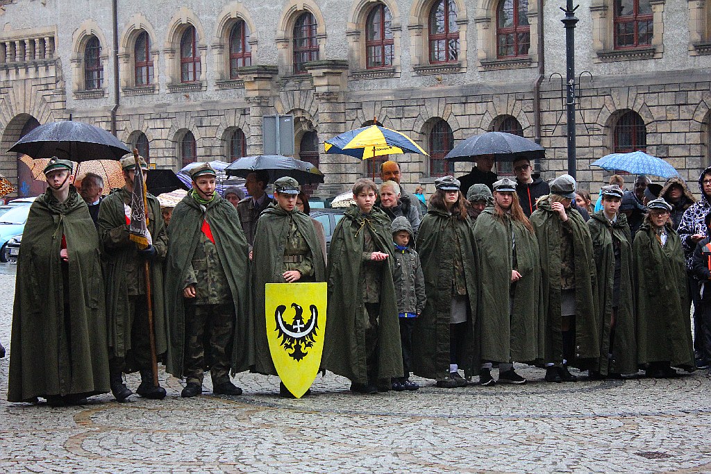 Chrzest Polski przed katedrą św. Piotra i Pawła w Legnicy