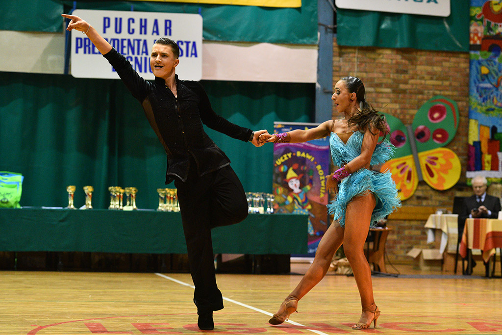 W hali sportowej przy ul. Lotniczej tańczyły pary z całej Polski