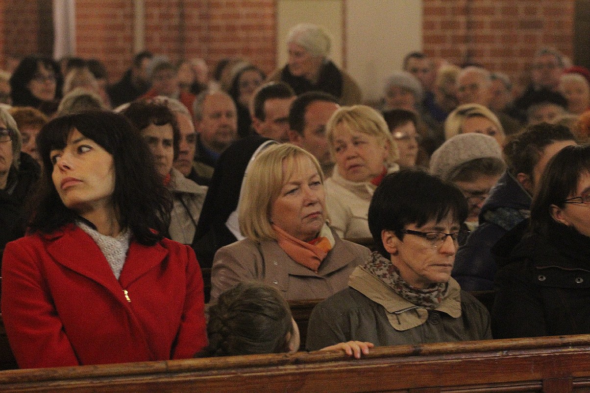 Chrzest Polski przed katedrą św. Piotra i Pawła w Legnicy