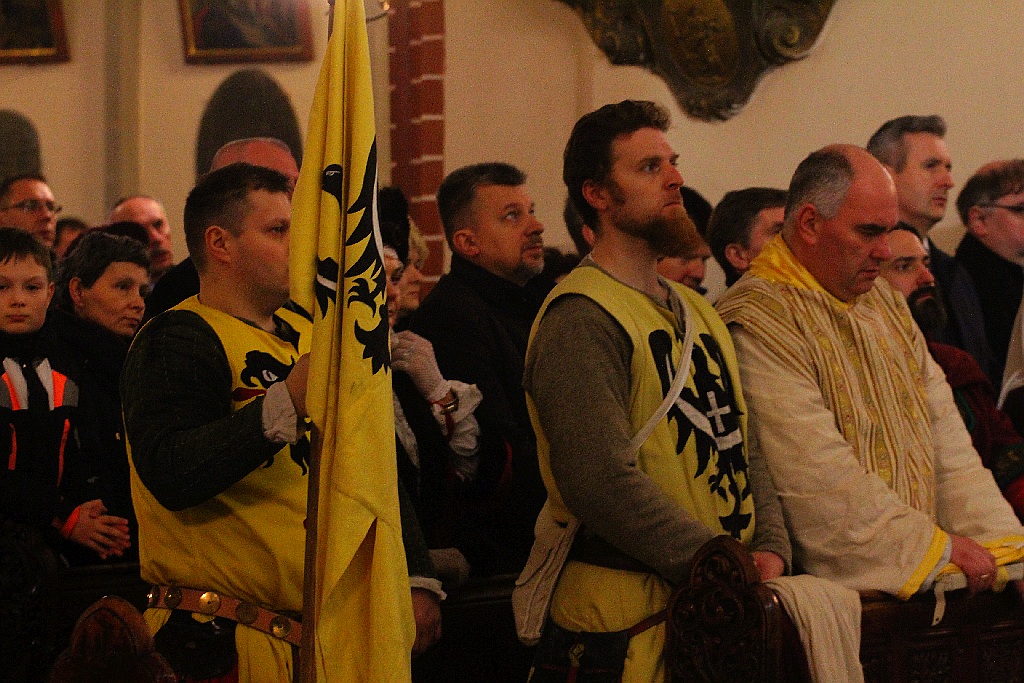 Chrzest Polski przed katedrą św. Piotra i Pawła w Legnicy