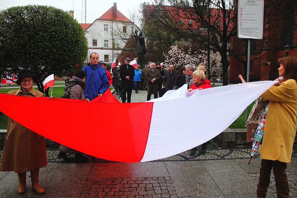 Obchody szóstej rocznicy katastrofy smoleńskiej w Legnicy