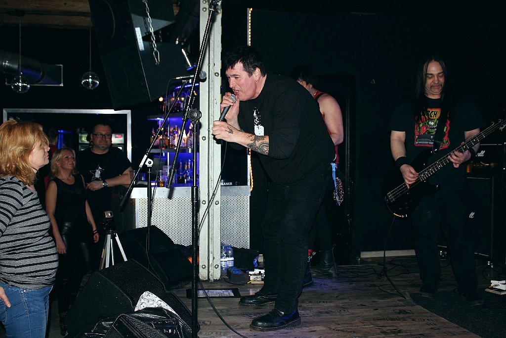 Królowie punk rocka zgromadzili fanów w legnickiej  Spiżarni