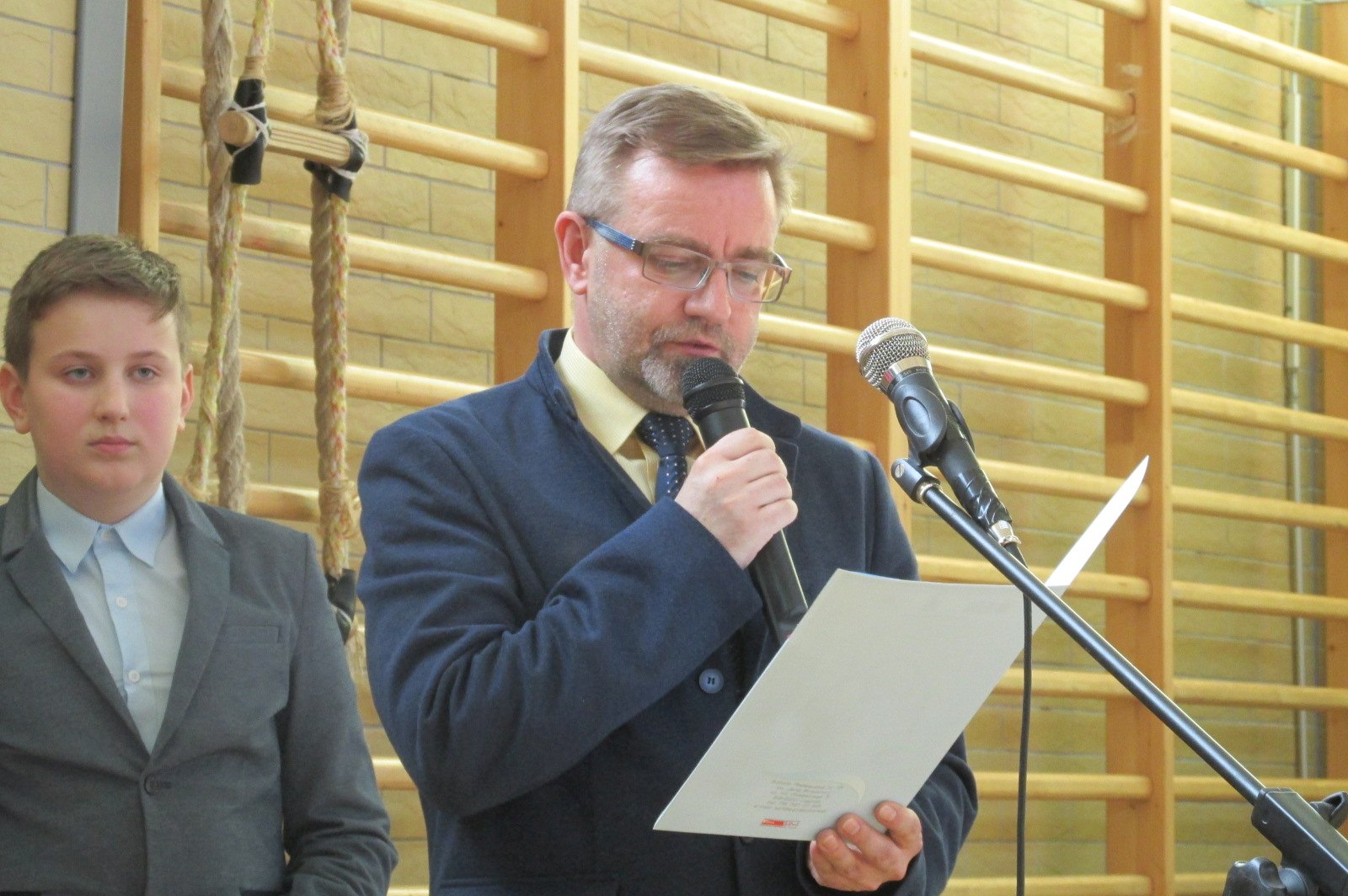 Dyrektor SP nr 18 nagrodził uczniów złotymi laurami