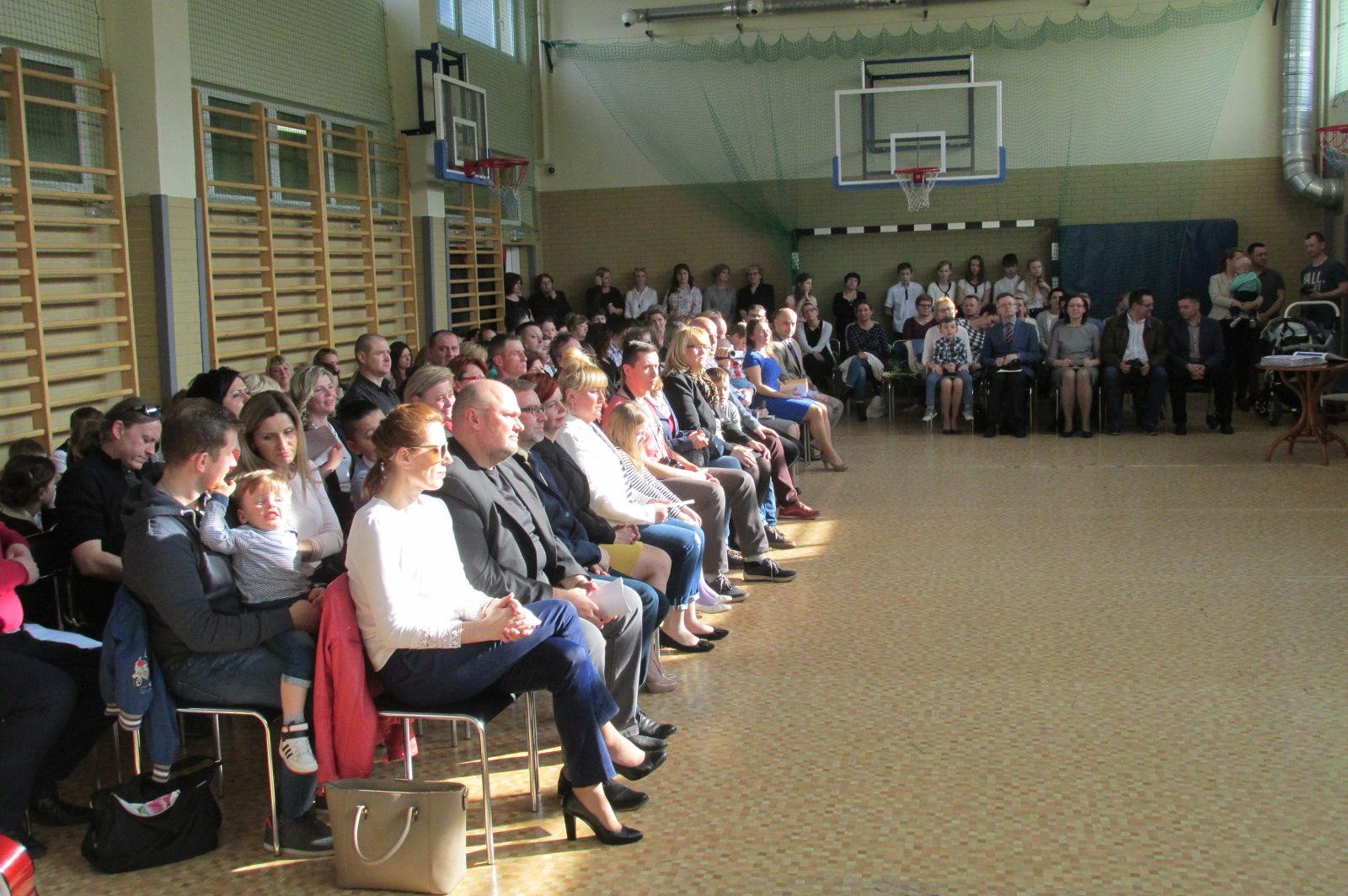 Dyrektor SP nr 18 nagrodził uczniów złotymi laurami