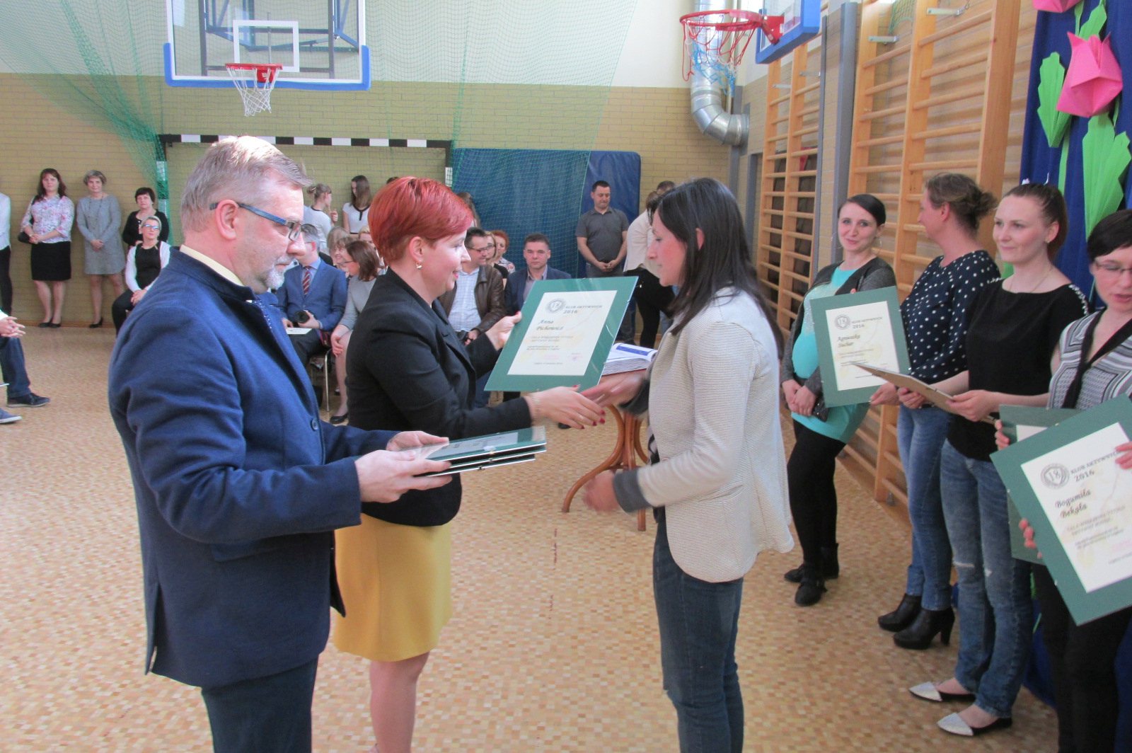 Dyrektor SP nr 18 nagrodził uczniów złotymi laurami