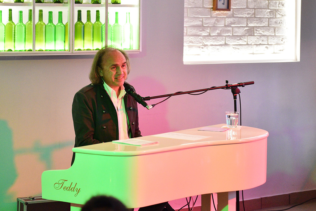 Tadeusz Olchowski wystąpił z recitalem w Rest Cafe Vincero