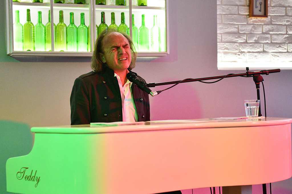 Tadeusz Olchowski wystąpił z recitalem w Rest Cafe Vincero