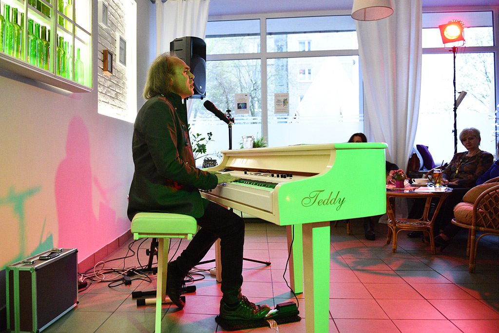 Tadeusz Olchowski wystąpił z recitalem w Rest Cafe Vincero