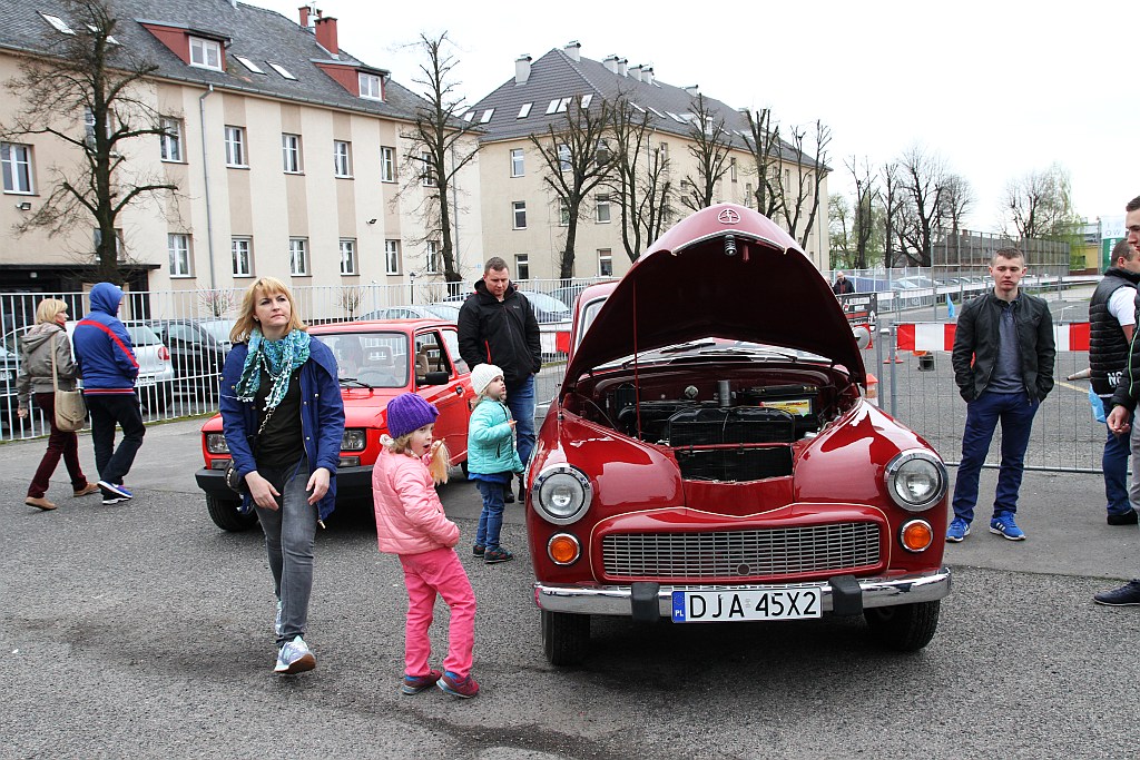 Kilkadziesiąt klasyków przyjechało na piknik do samochodówki